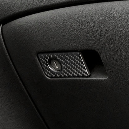 Adhesivo decorativo de fibra de carbono para la caja de almacenamiento del asiento del pasajero delantero de Infiniti Q50/Q60 (2014-2020), volante a la izquierda.