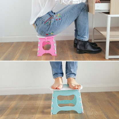 Outdoor Portable Sitting Plastic Folding Stool Fishing Useful Stool, Random Color Delivery, 1751