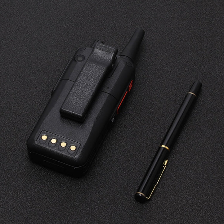 À prova de água, pó e choques, ecrã de 2,4 polegadas, Android 7.1, processador quad-core MTK6739 até 1,3 GHz, rede 4G, Dual SIM.