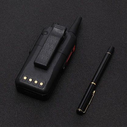 À prova de água, pó e choques, ecrã de 2,4 polegadas, Android 7.1, processador quad-core MTK6739 até 1,3 GHz, rede 4G, Dual SIM.