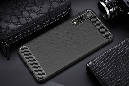 Funda protectora trasera suave de TPU con textura de fibra de carbono cepillada para Galaxy A7 (2018)/A750, a prueba de golpes y antideslizante.
