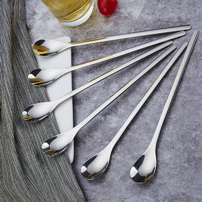 Colher em aço inoxidável com cabo longo para mexer café e gelado.