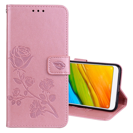 Capa em pele PU ecológica com estampado de rosas em relevo, formato flip horizontal, suporte para cartões e compartimentos para carteira, para Xiaomi Redmi 5 Plus.