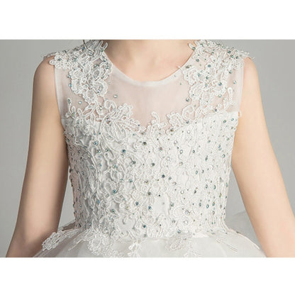 Vestido de princesa sem mangas com renda, curto à frente e comprido atrás, modelo saiote, ideal para apresentações formais. Disponível nos tamanhos 100cm, 110cm, 120cm, 130cm, 140cm, 150cm e 160cm.