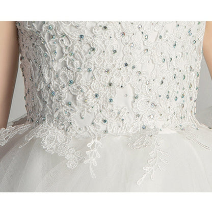 Vestido de princesa sem mangas com renda, curto à frente e comprido atrás, modelo saiote, ideal para apresentações formais. Disponível nos tamanhos 100cm, 110cm, 120cm, 130cm, 140cm, 150cm e 160cm.